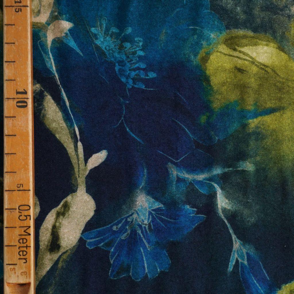 Viskose Druck Blüten hellgrün türkis dunkelblau